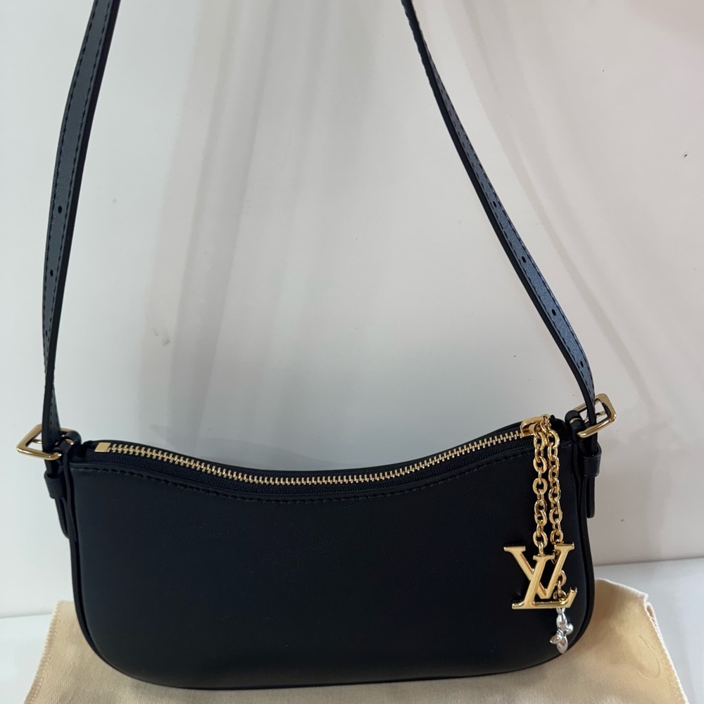 NEW Louis Vuitton Bloom Noir Leather Bag w Gold Hardware and Chain Detail -Black - Picture 11 of 12